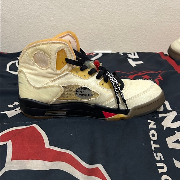 Jordan Sneakers in Cream and Black - Picture 2 of 4